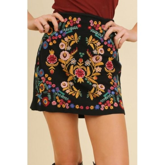Umgee Dresses & Skirts - UMGEE embroidered mini skirt